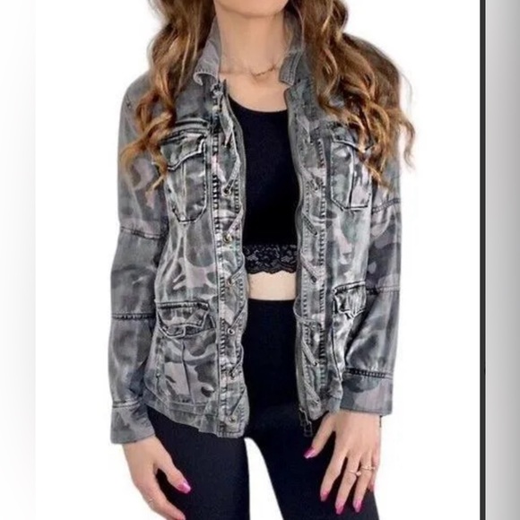 Pam & Gela Green Camo Print Lace Up Zip Collared Lightweight Utility Jacket P - Picture 2 of 3